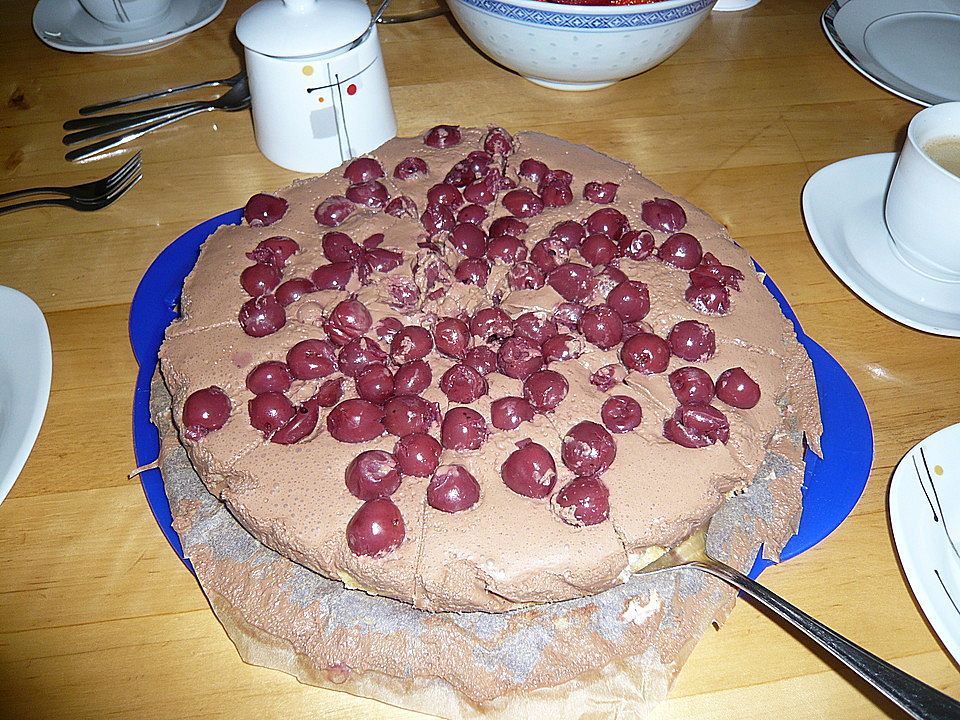 Marzipan-Kirsch-Schoko-Frischkäse-Torte von kimimaus2| Chefkoch