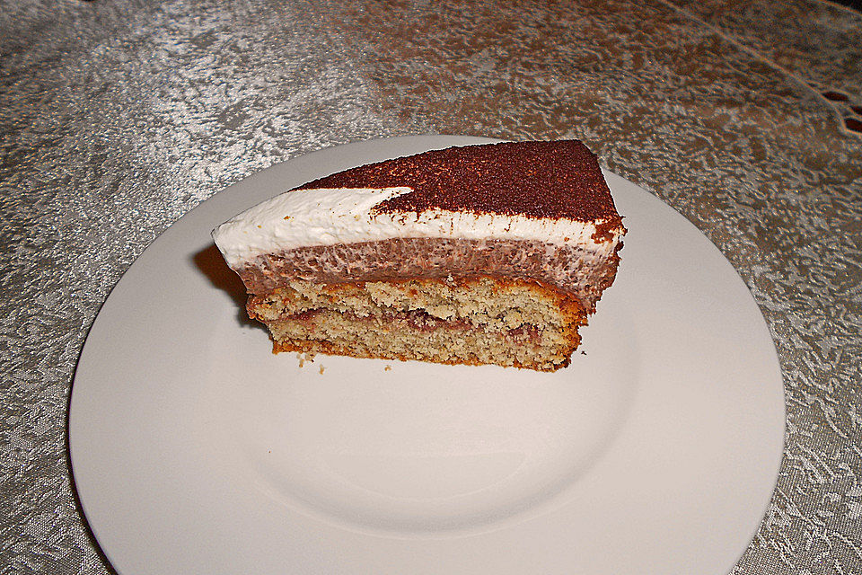 Weihnachtliche Nusstorte Weihnachtliche Nusstorte