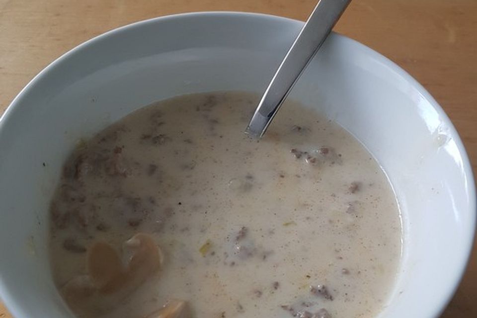 Käsesuppe mit Hackfleisch