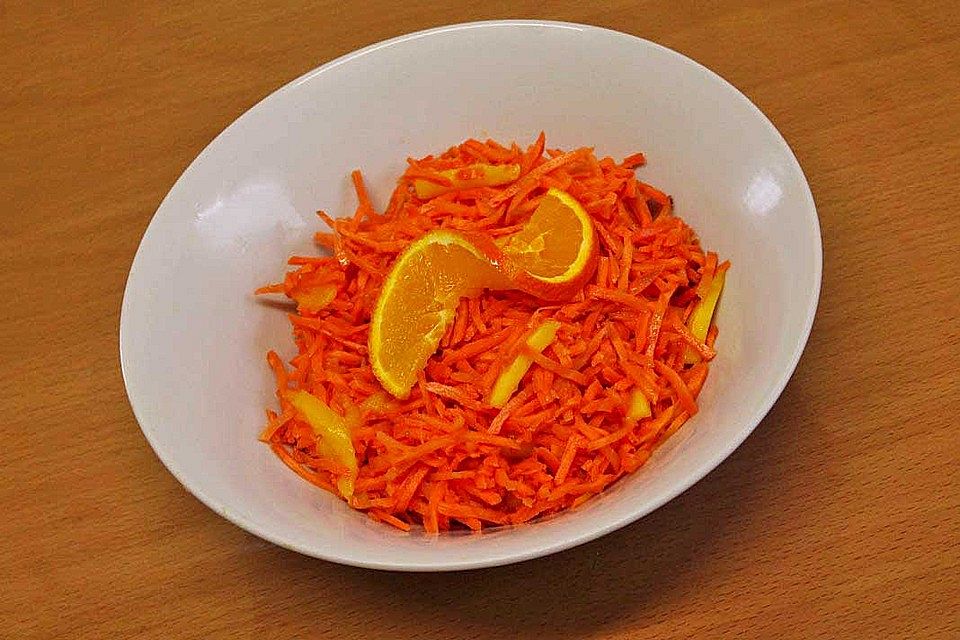 Exotischer Möhrensalat mit Mango und Orange