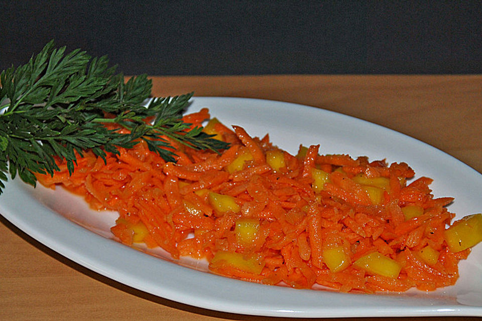 Exotischer Möhrensalat mit Mango und Orange