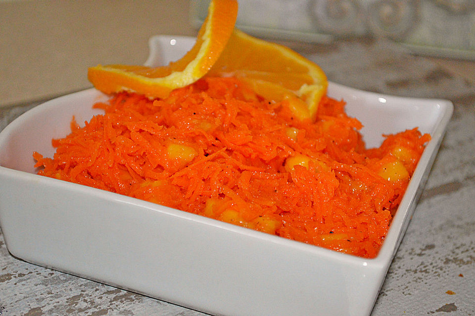 Exotischer Möhrensalat mit Mango und Orange