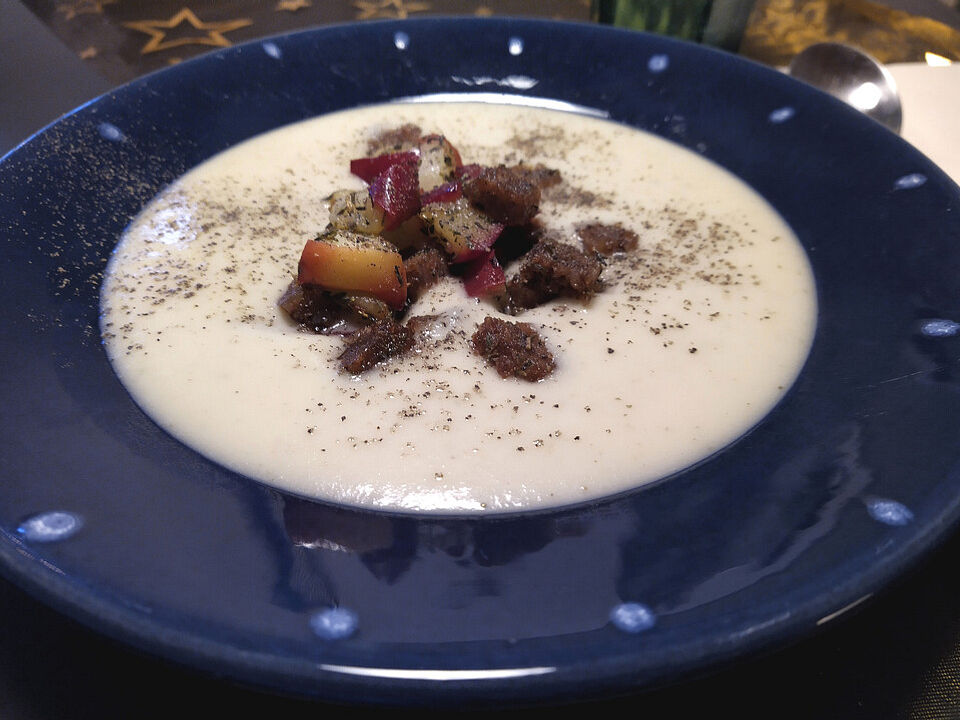 Cremesuppe von Pastinaken mit Würfelchen von neriZ.| Chefkoch Cremesuppe von Pastinaken mit Würfelchen von neriZ.| Chefkoch