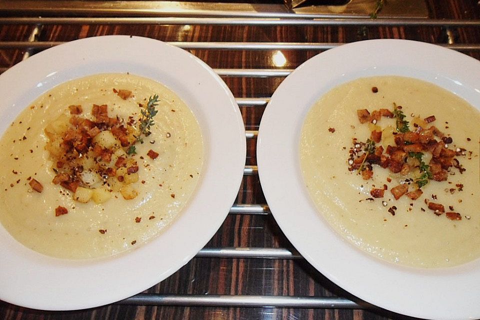 Cremesuppe von Pastinaken mit Würfelchen