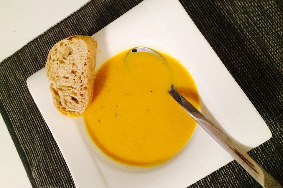 Kürbis-Kokos-Suppe