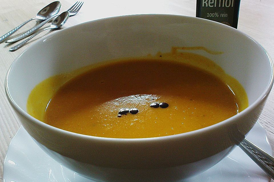 Kürbis-Kokos-Suppe