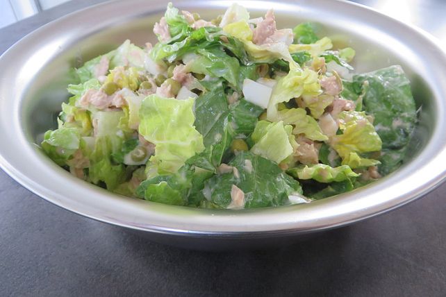 Knackiger Salat mit Thunfisch, Ei und Erbsen von backfee_isi| Chefkoch