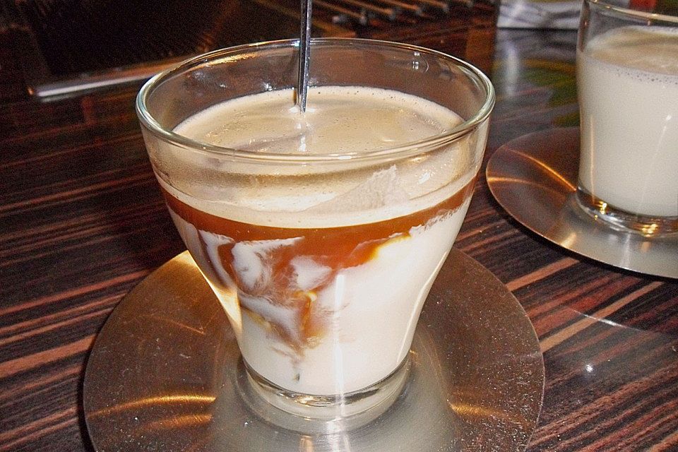 Orangen-Panna cotta mit Espresso