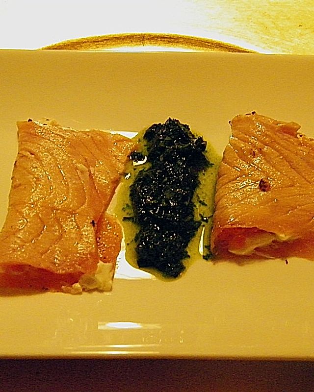 Gebranntes Lachs-Sashimi mit Pesto