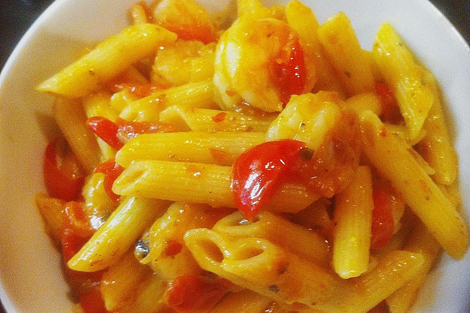 Pasta mit Riesengarnelen in Tomatensoße