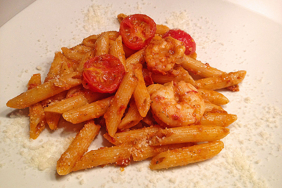 Pasta mit Riesengarnelen in Tomatensoße