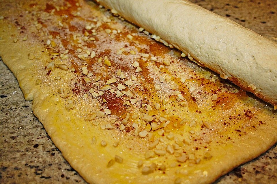 Zimtschnecken mit Honig und Mandeln