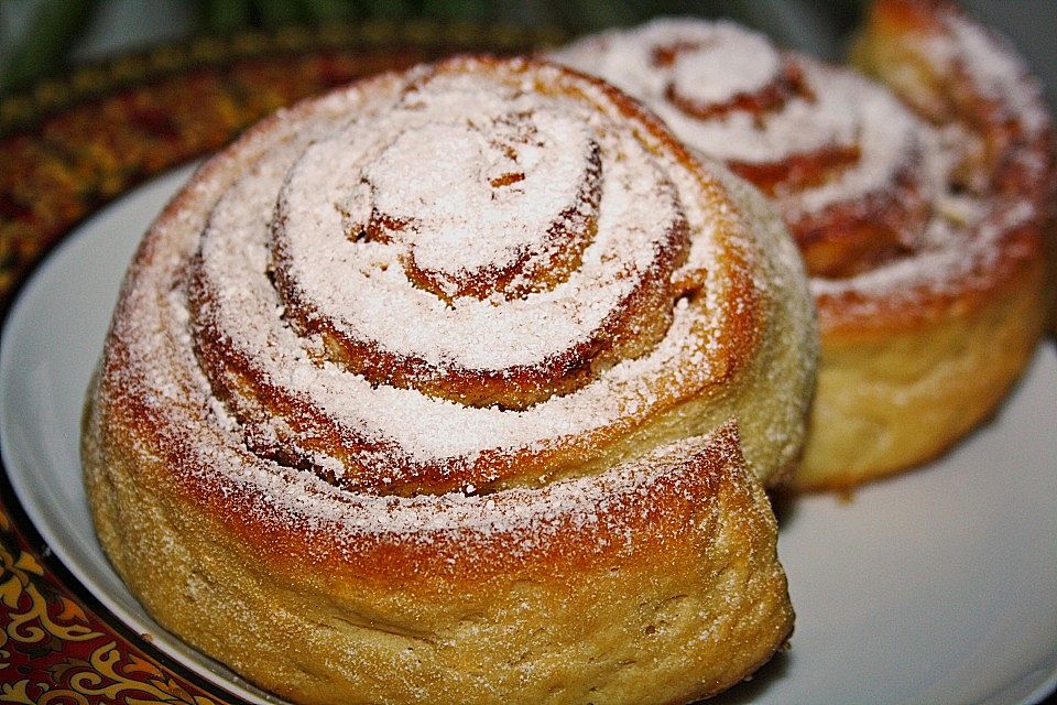 Zimtschnecken mit Honig und Mandeln