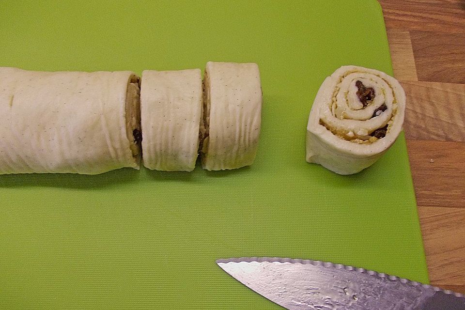 Zimtschnecken mit Honig und Mandeln