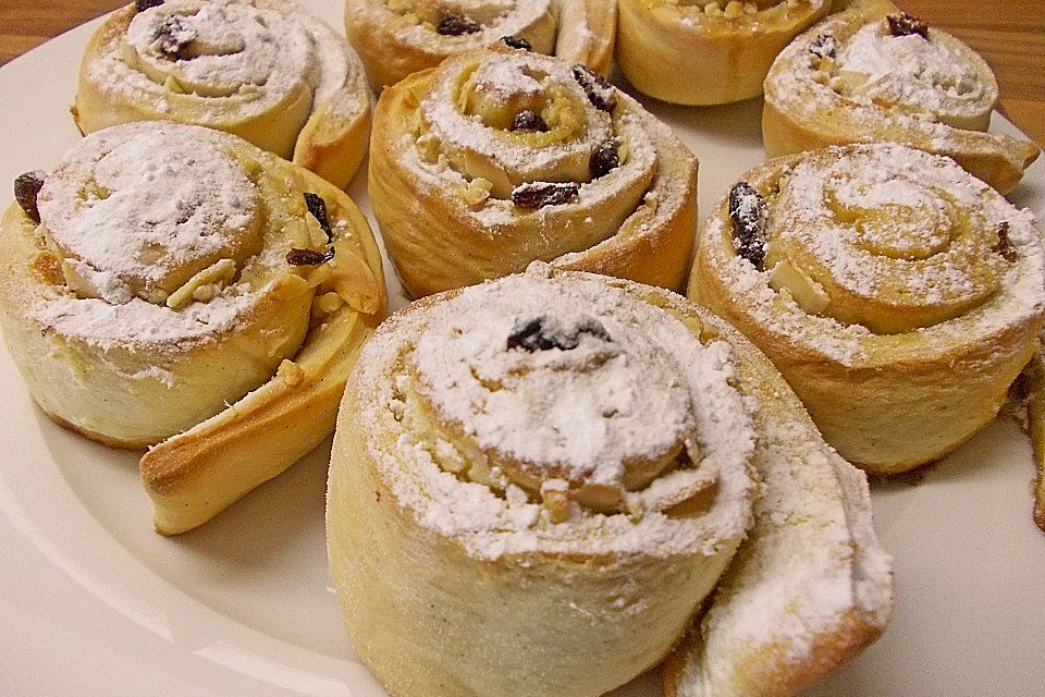 Zimtschnecken mit Honig und Mandeln