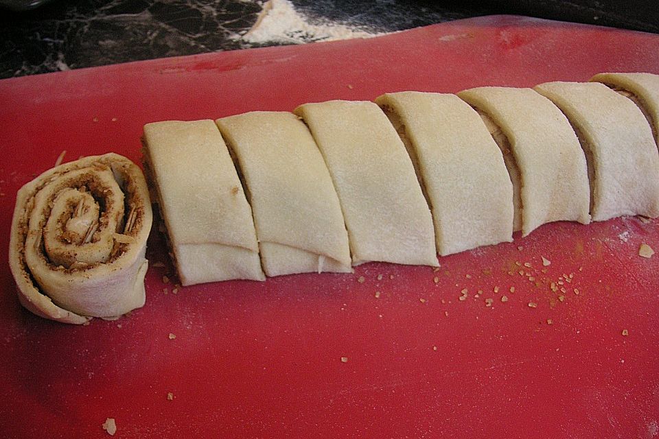 Zimtschnecken mit Honig und Mandeln