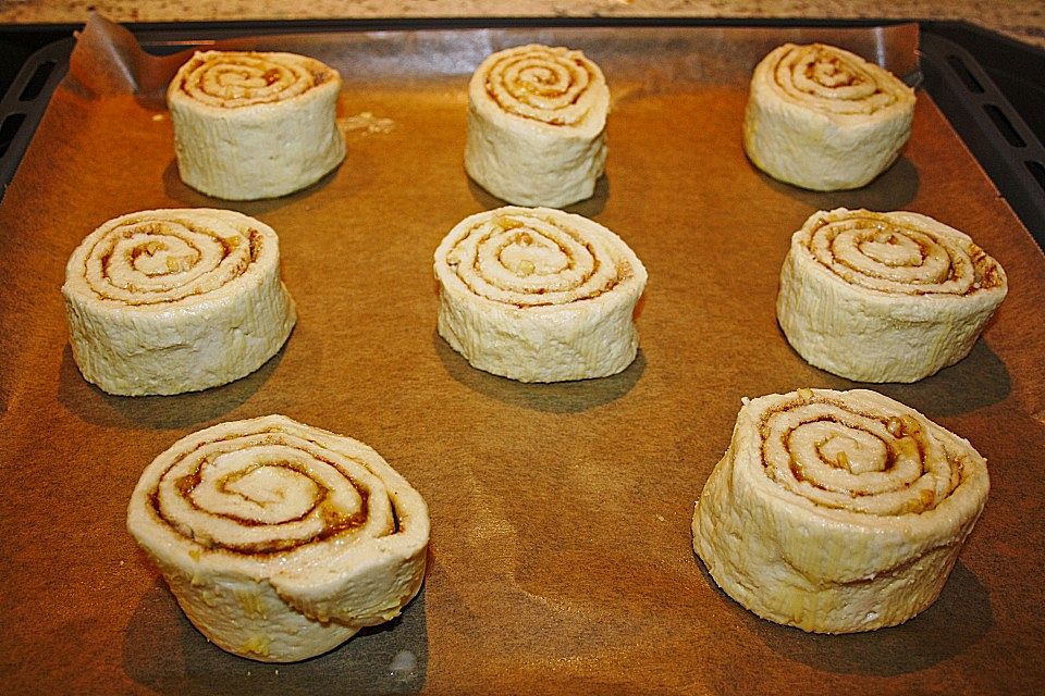 Zimtschnecken mit Honig und Mandeln