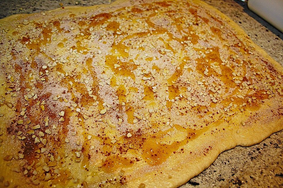 Zimtschnecken mit Honig und Mandeln