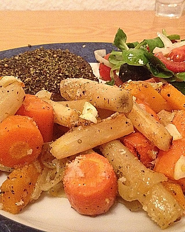 Karotten, Schwarzwurzeln und Kürbis mit Salbei
