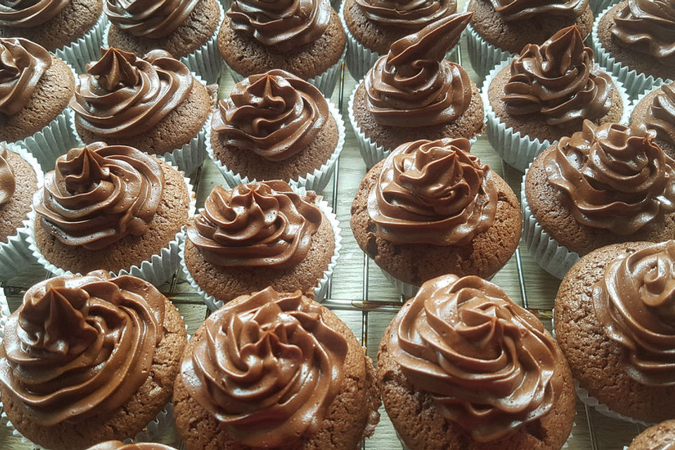 Chocolate Truffle Cupcakes mit Schokoladen und Vanilla Cream Cheese Frosting