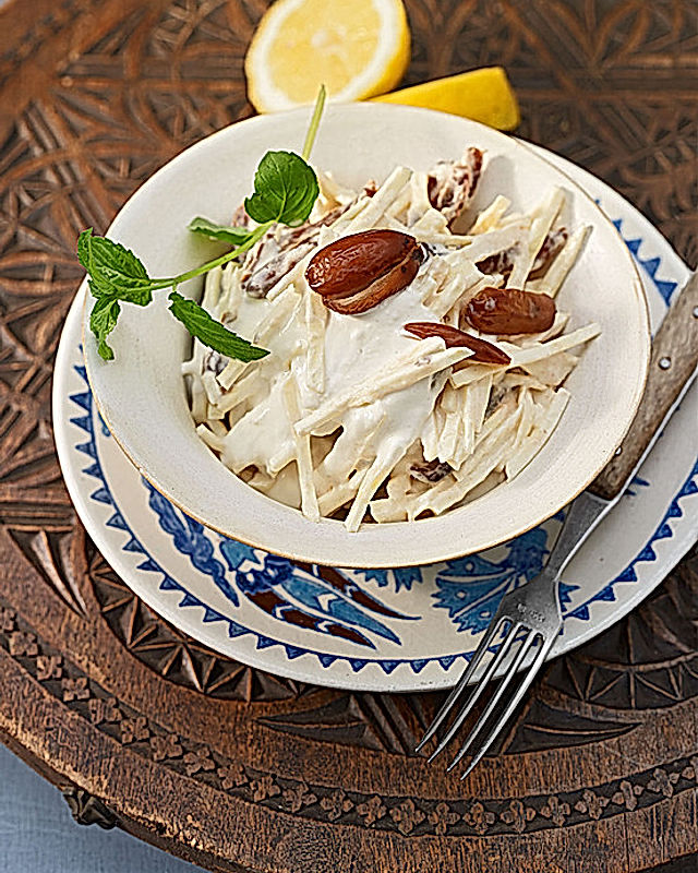 Arabischer Pastinaken-Dattel-Salat mit Joghurt-Zitronen-Dressing