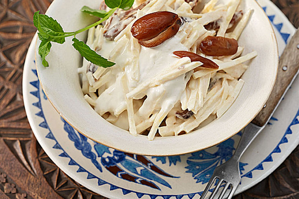 Arabischer Pastinaken-Dattel-Salat mit Joghurt-Zitronen-Dressing