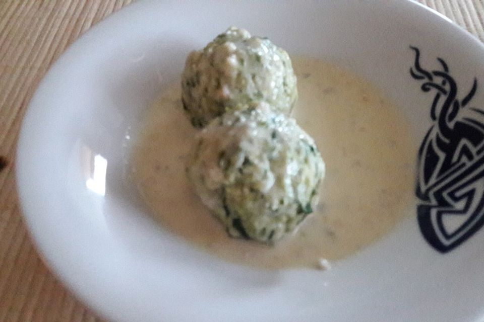 Spinatknödel mit Gorgonzolasauce