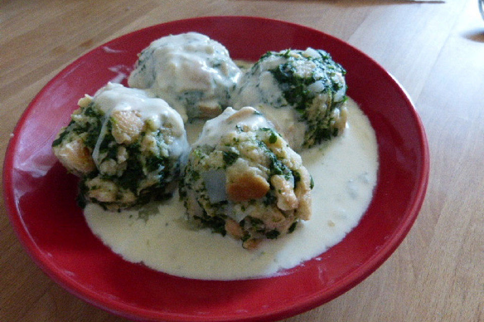 Spinatknödel mit Gorgonzolasauce