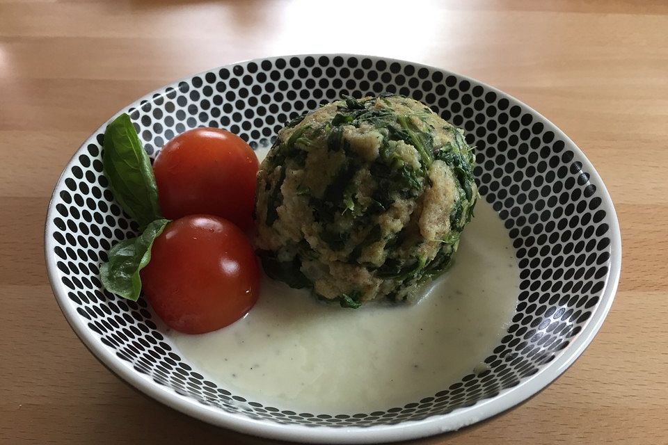 Spinatknödel mit Gorgonzolasauce