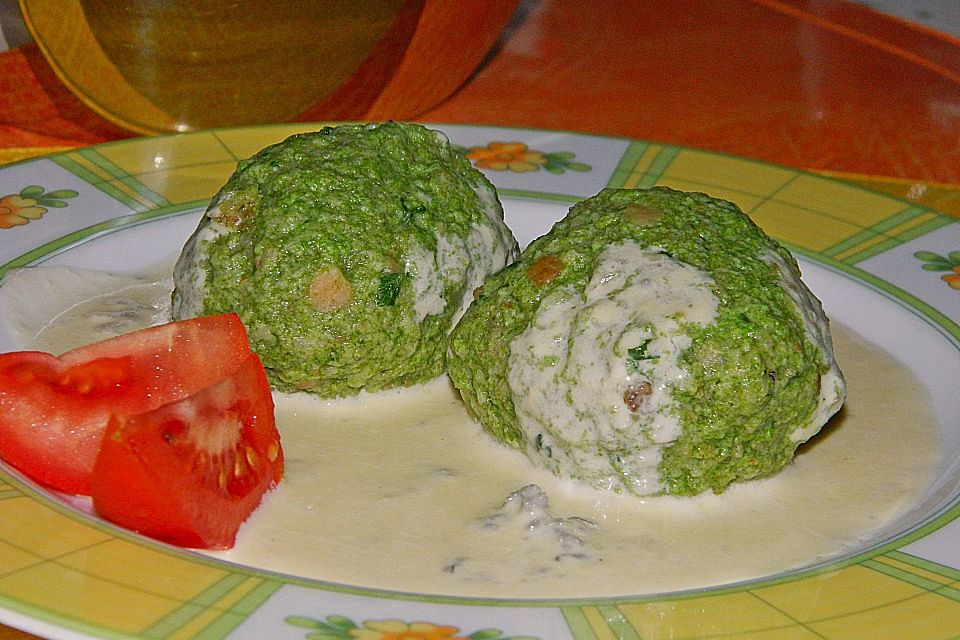 Spinatknödel mit Gorgonzolasauce