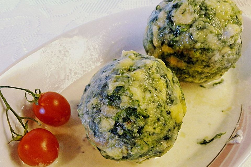 Spinatknödel mit Gorgonzolasauce