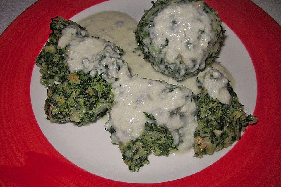 Spinatknödel mit Gorgonzolasauce