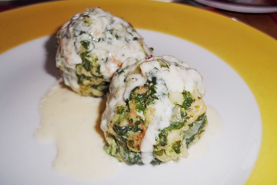 Spinatknödel mit Gorgonzolasauce