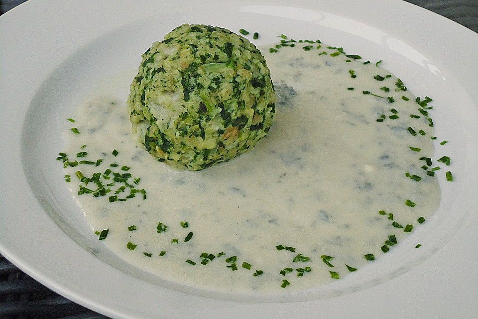 Spinatknödel mit Gorgonzolasauce