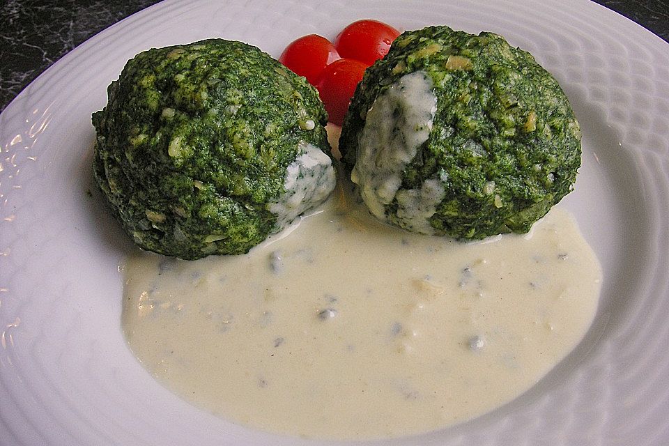 Spinatknödel mit Gorgonzolasauce