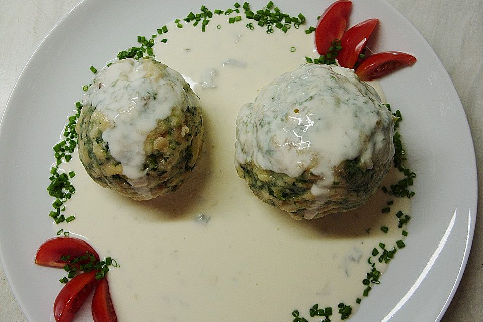 Spinatknödel mit Gorgonzolasauce