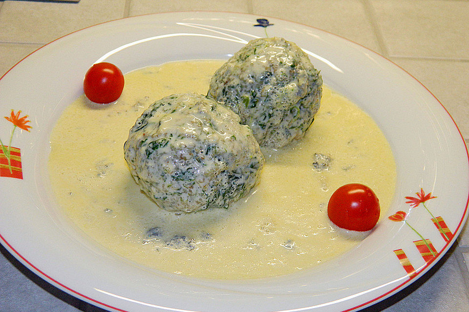 Spinatknödel mit Gorgonzolasauce