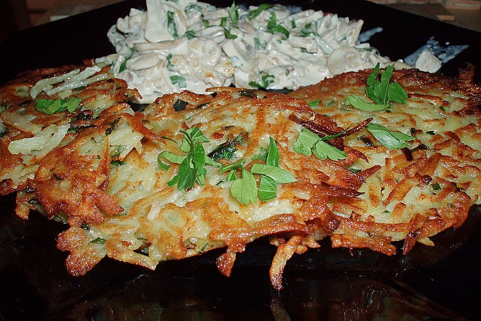 Grüne Kartoffelpuffer mit Champignonsoße Grüne Kartoffelpuffer mit Champignonsoße