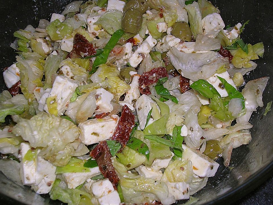 Salat mit Feta und getrockneten Tomaten von kaya1307 | Chefkoch