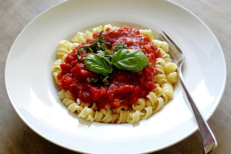 Spaghetti mit Tomaten-Apfel-Sauce