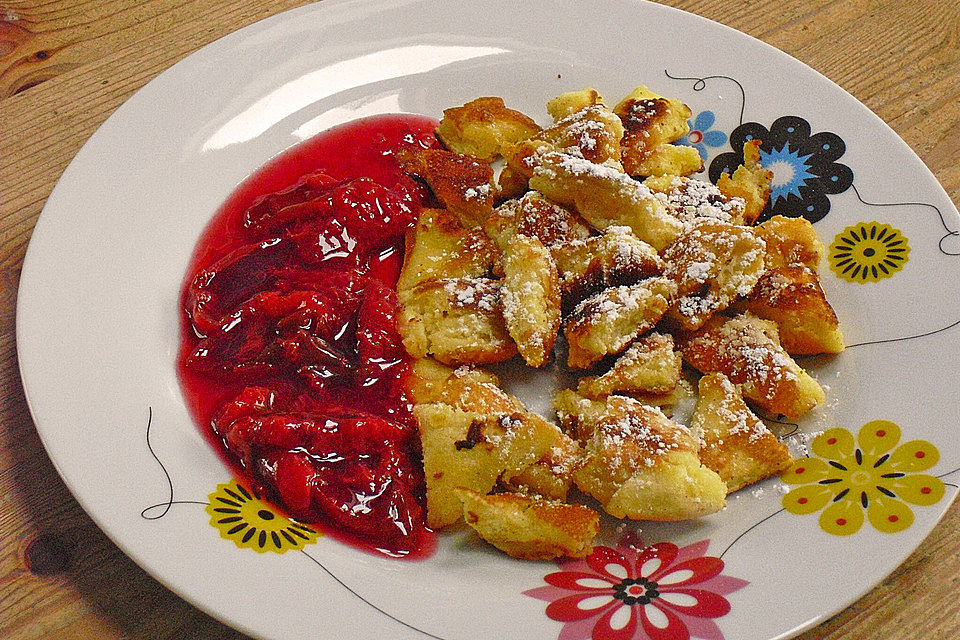 Kaiserschmarren mit Pflaumenkompott