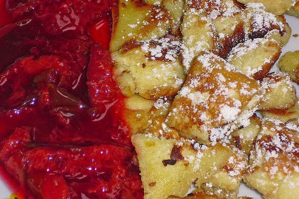 Kaiserschmarren mit Pflaumenkompott