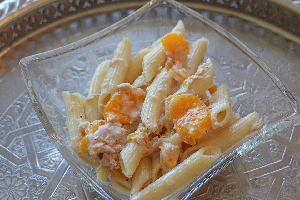 Nudelsalat mit Mandarinen und Thunfisch