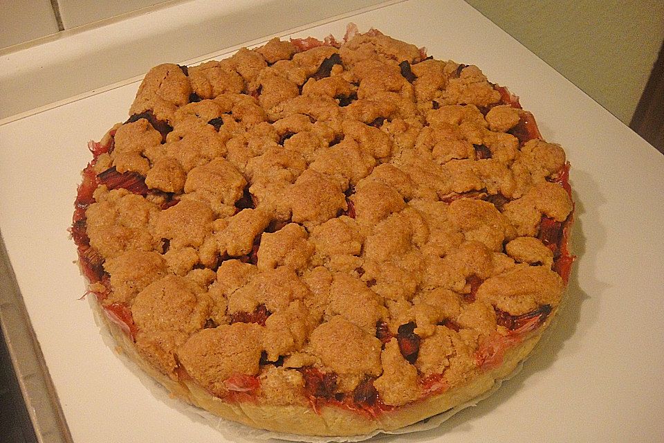 Strawberry Rhubarb Crumb Pie