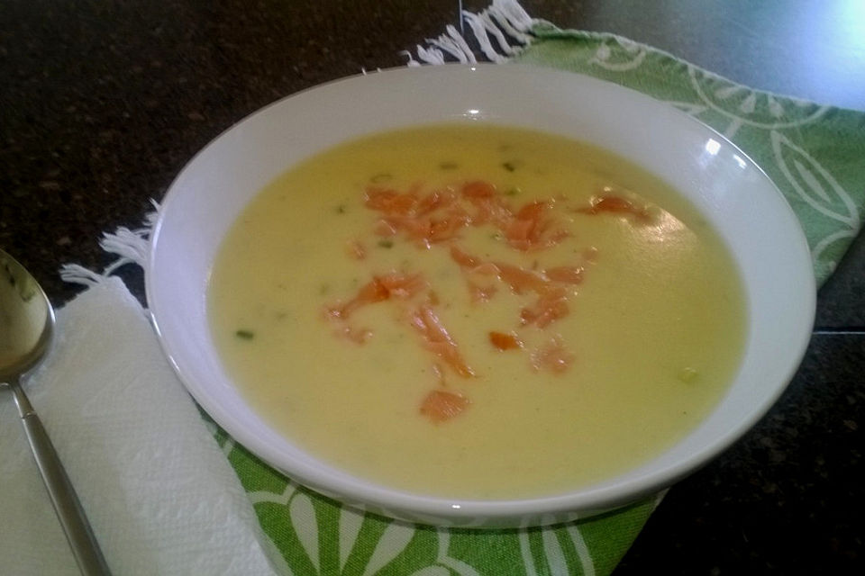 Kartoffelsuppe mit Lachs