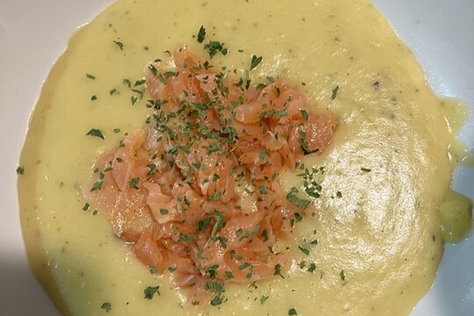 Kartoffelsuppe mit Lachs