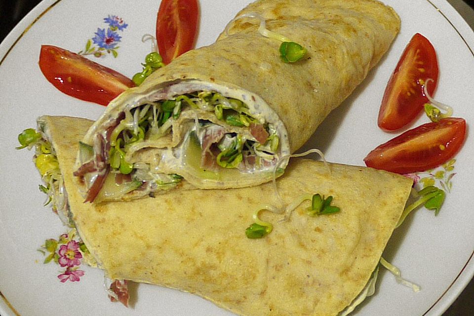 Wraps mit Gurke-Schinken-Sprossen Füllung