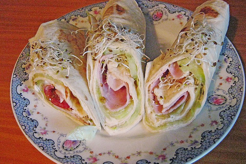 Wraps mit Gurke-Schinken-Sprossen Füllung