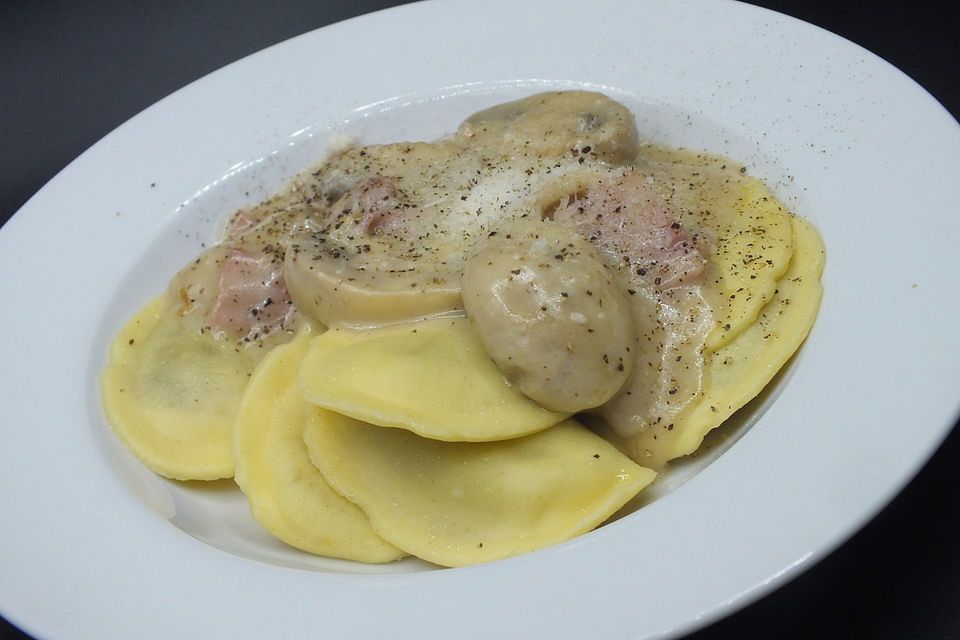 Tortellini in Käse-Schinken Soße