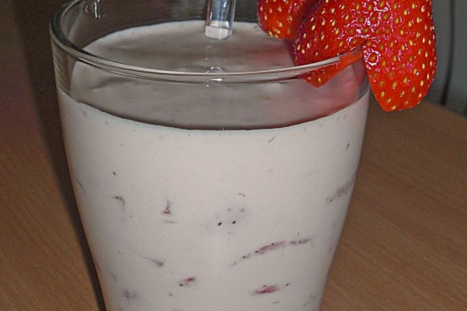 Creme mit Erdbeeren